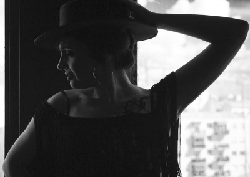conoce a celia pareja
